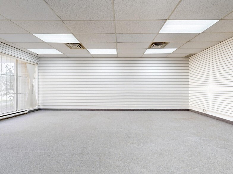 More Photos Of 1291 Matheson Blvd E, Mississauga Warehouse For Sale