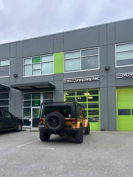 More Photos Of 5491 Regent St, Burnaby Distribution For Sale