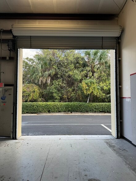 More Photos Of 4776 Radio Rd, Naples Warehouse For Lease