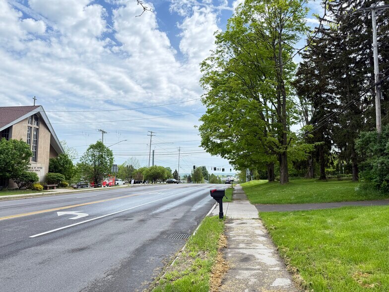 More Photos Of 4794 W Seneca Tpke, Syracuse Flex For Sale