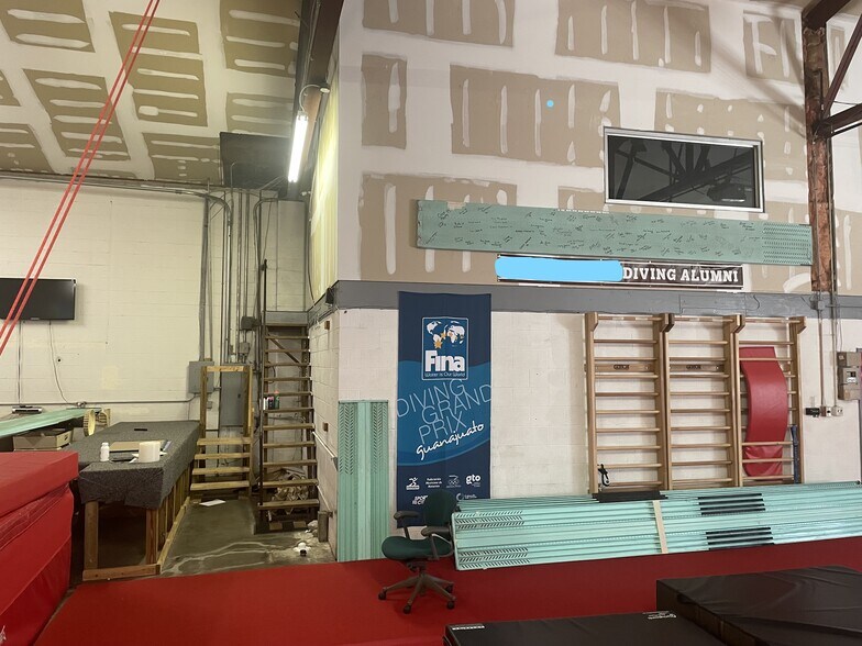 More Photos Of 633 N Morton St, Bloomington Research And Development For Lease