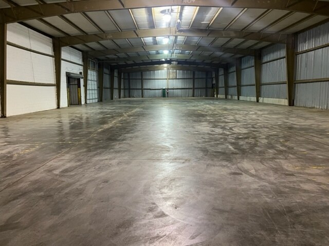 More Photos Of 205 N Michigan St, Oxford Manufacturing For Lease