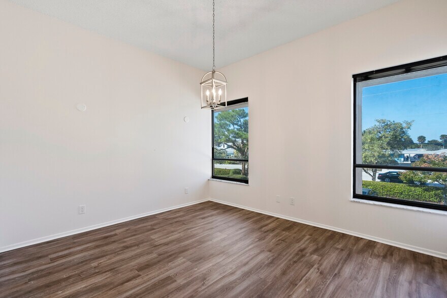 More Photos Of 900 SE Ocean Blvd, Stuart Office For Lease