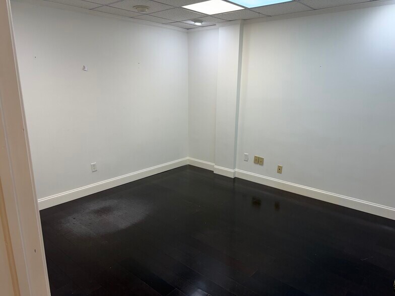 More Photos Of 4627 Ponce de Leon Blvd, Coral Gables Office For Lease