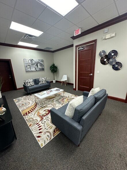 More Photos Of 7065 Westpointe Blvd, Orlando Loft Creative Space For Sale