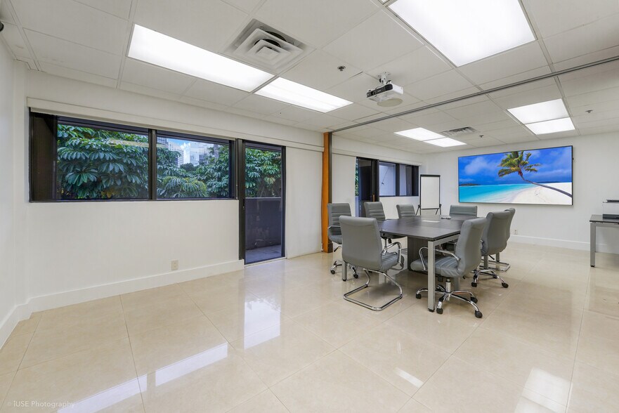 More Photos Of 520 Brickell Key Dr, Miami Apartments For Lease