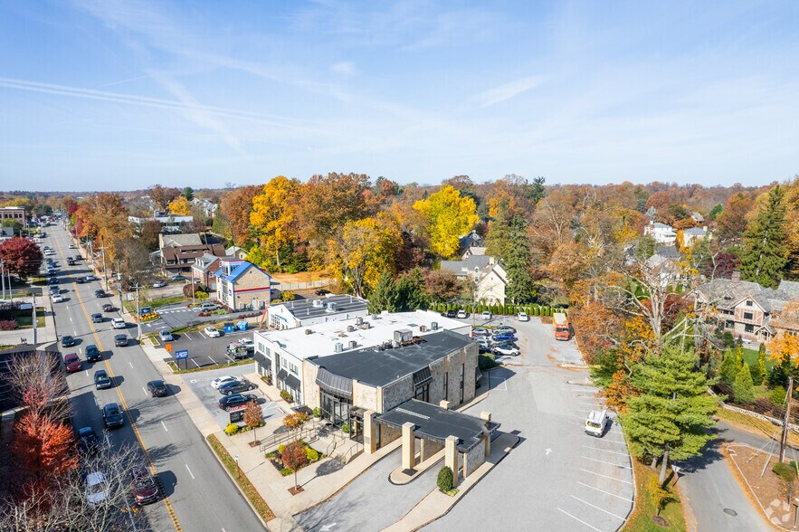 More Photos Of 301 W Lancaster Ave, Wayne Bank For Lease