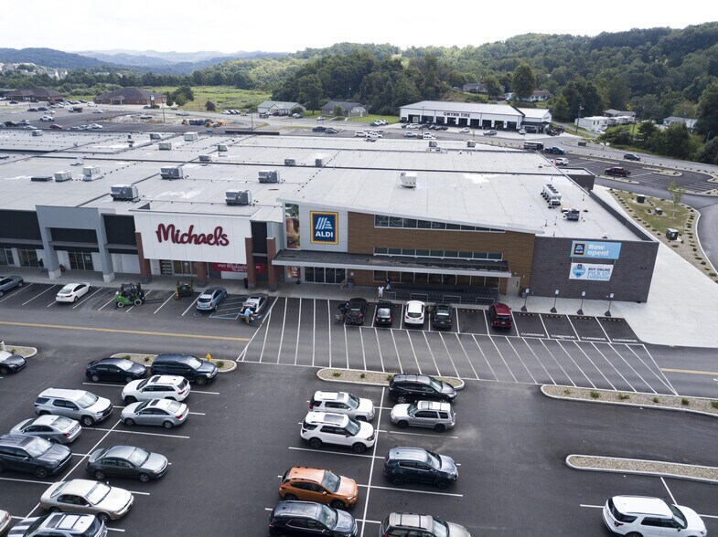 More Photos Of 2600 Middletown Commons, White Hall Coworking Space