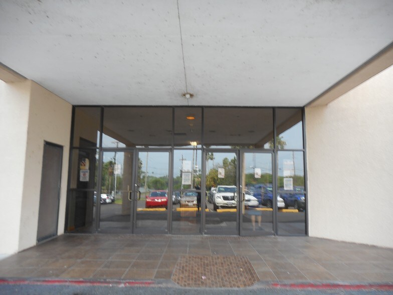 More Photos Of 864 Central Blvd, Brownsville Medical For Sale