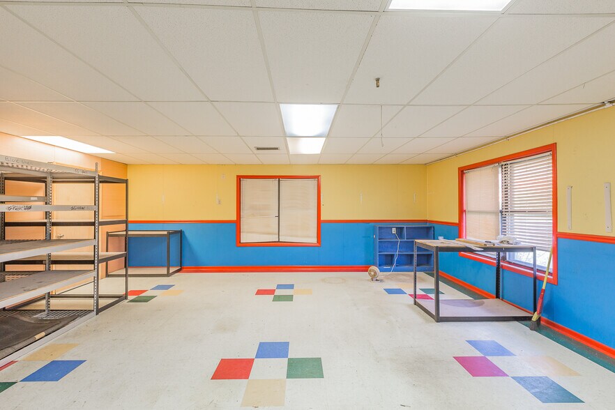 More Photos Of 300 Alamar St, Fort Oglethorpe General Retail For Sale