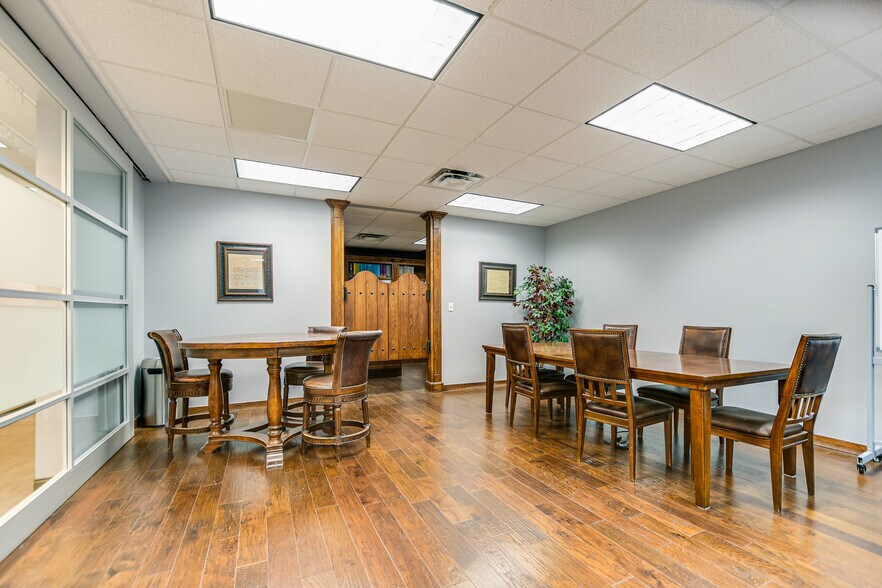 More Photos Of 271 Commercial Dr, Buda Warehouse For Sale