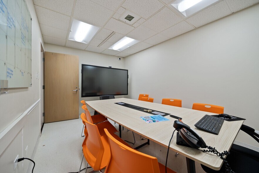 More Photos Of 7000 W 111th St, Worth Medical For Sale