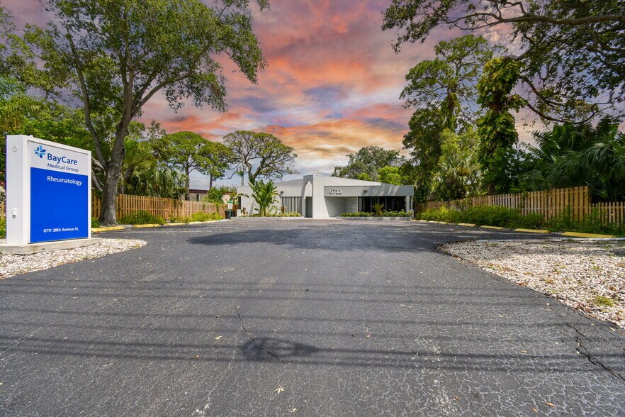 More Photos Of 6711 38th Ave N, Saint Petersburg Medical For Lease