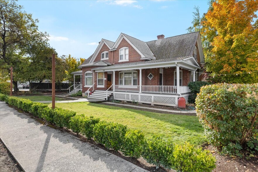 More Photos Of 139 SW I St, Grants Pass Specialty For Sale
