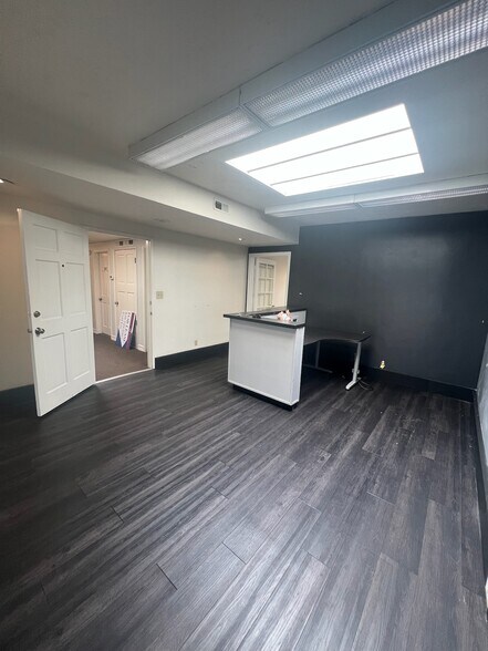 More Photos Of 7540-7542 Fay Ave, La Jolla Storefront Retail Office For Lease