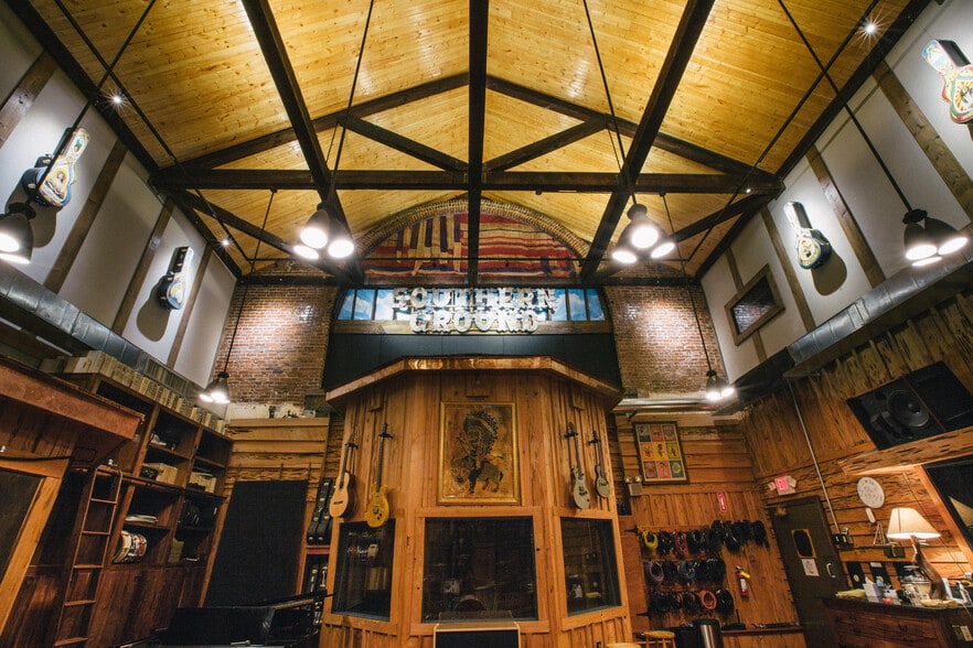 More Photos Of 114-116 17th Ave S, Nashville Office For Sale