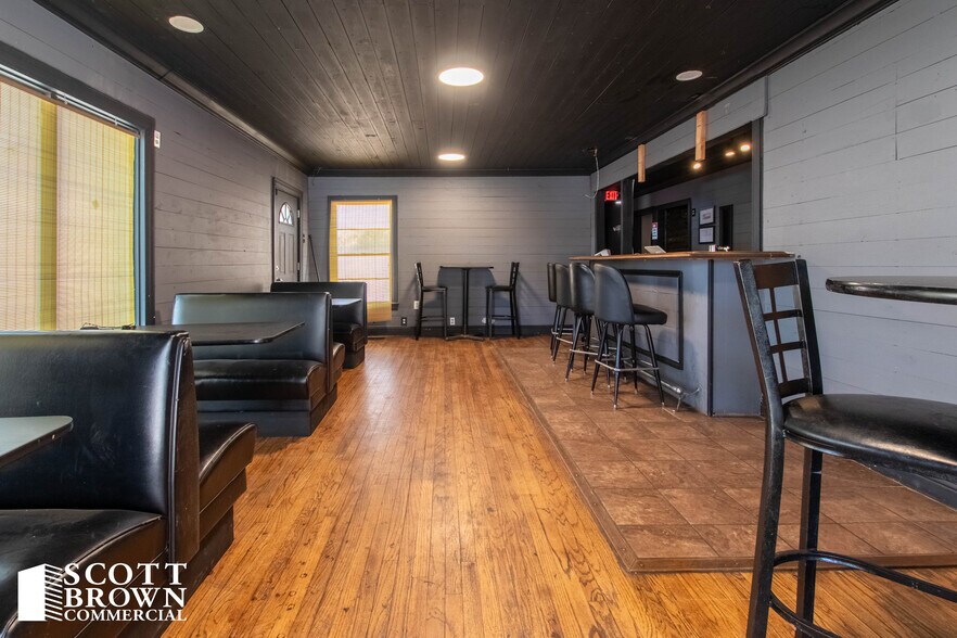 More Photos Of 424 Bryan St, Denton Restaurant For Sale