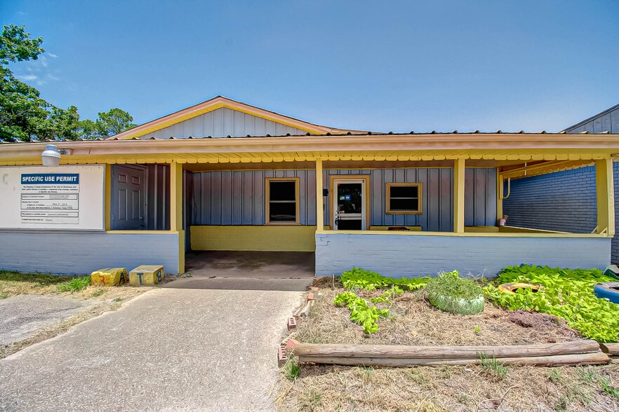 More Photos Of 3019 Dickinson Ave, Dickinson Freestanding For Sale