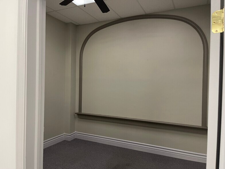 More Photos Of 1401 E Douglas Ave, Wichita Office For Lease