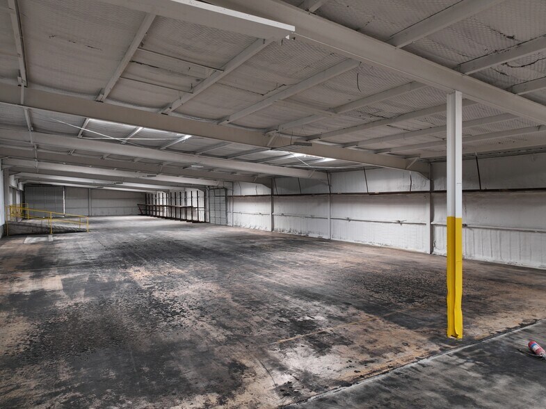 More Photos Of 7951 E Evans Rd, San Antonio Warehouse For Lease