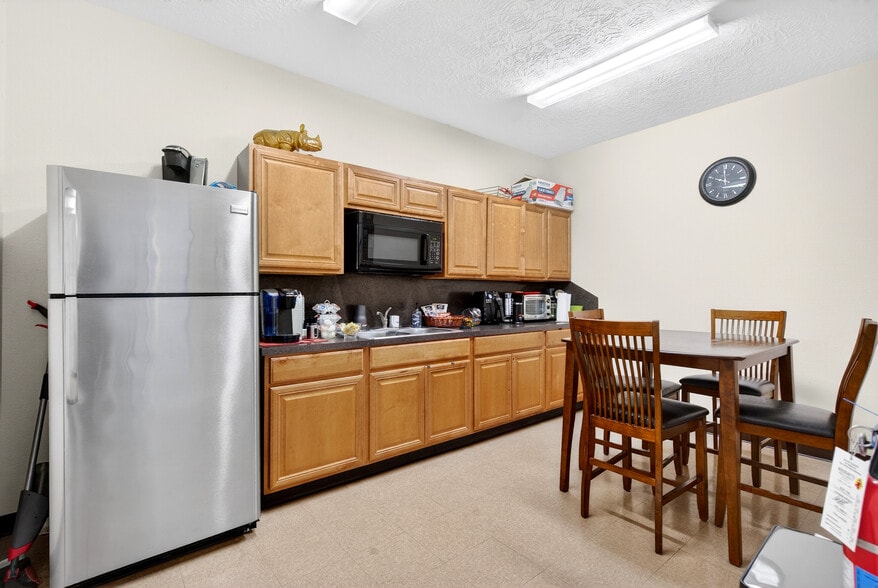 More Photos Of 8601 Fawn Trl, Conroe Warehouse For Lease