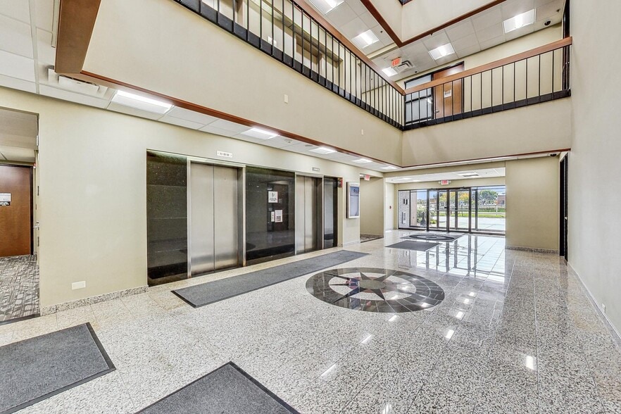 More Photos Of 10700 W Higgins Rd, Rosemont Office For Sale
