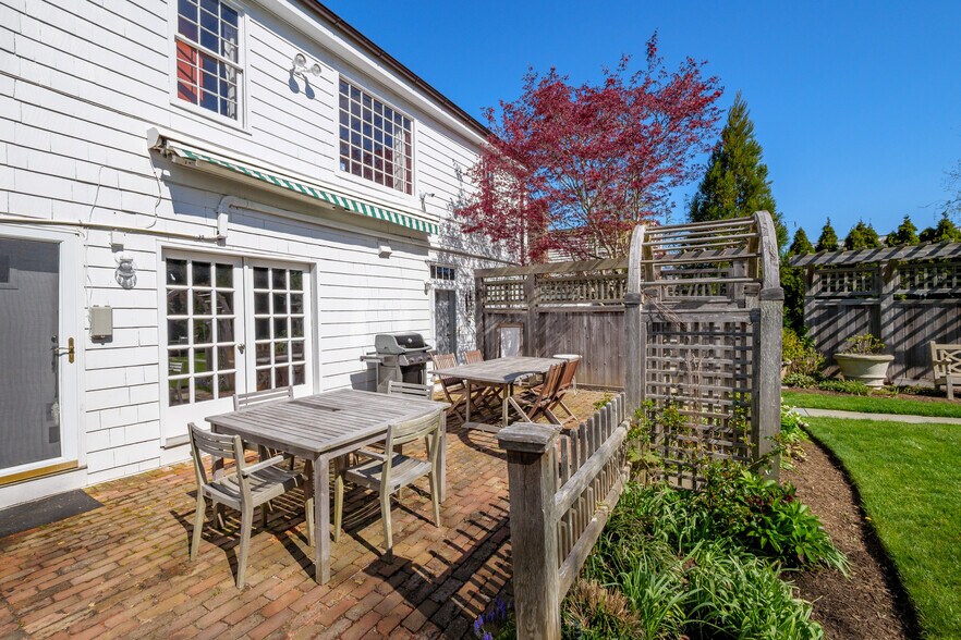 More Photos Of 117 Main St, Sag Harbor Storefront Retail Residential For Sale