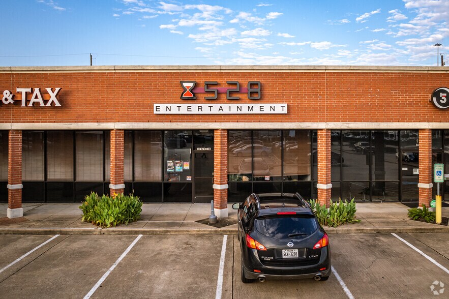 More Photos Of 11925 Southwest Fwy, Stafford Unknown For Lease