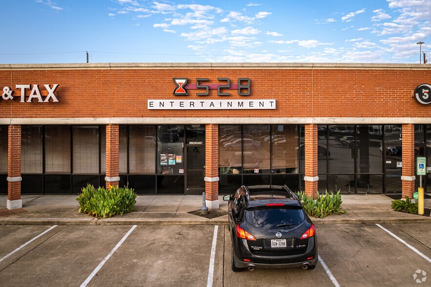 More Photos Of 11925 Southwest Fwy, Stafford Unknown For Lease