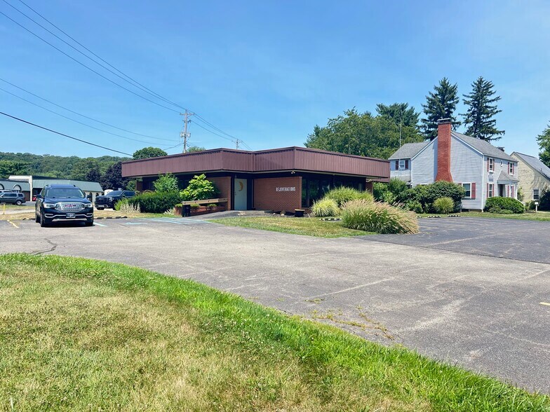 More Photos Of 1320 Granville Rd, Newark Medical For Sale