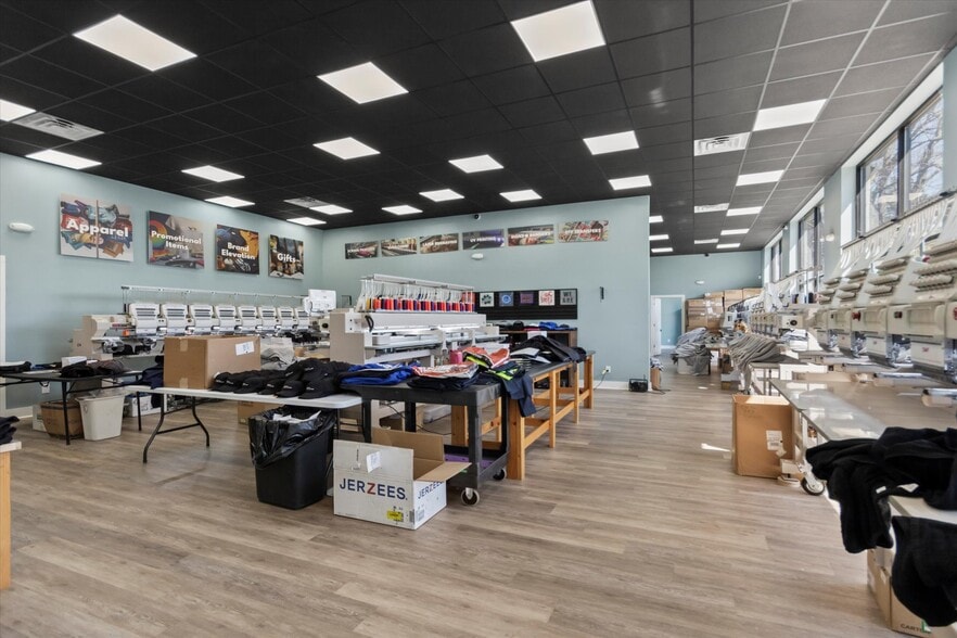 More Photos Of 102 Gin Oak Ct, Madison Freestanding For Sale