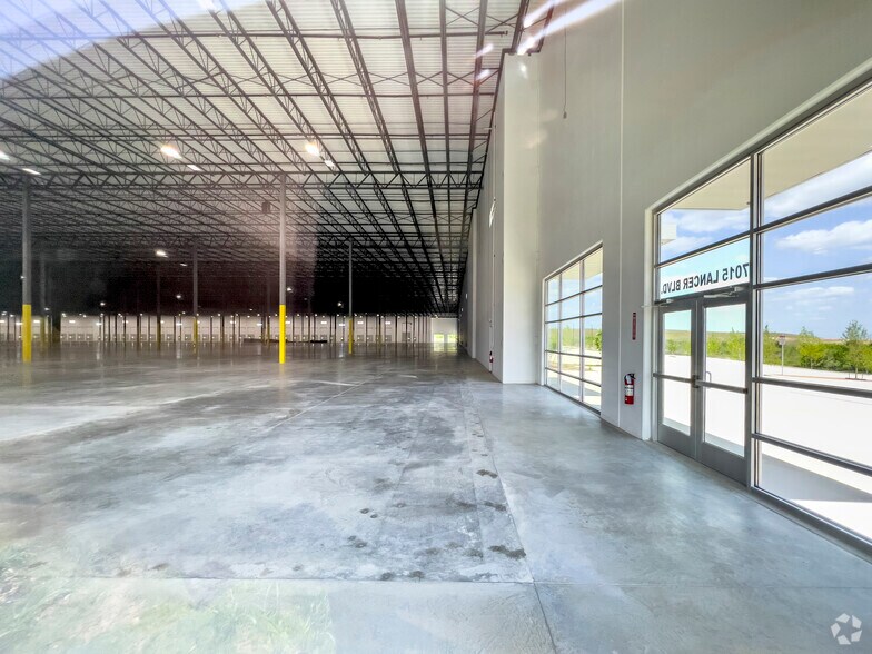 More Photos Of 6907 Lancer Blvd, San Antonio Unknown For Lease