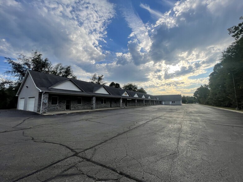 More Photos Of 11382-11394 N Linden Rd, Clio Storefront For Lease