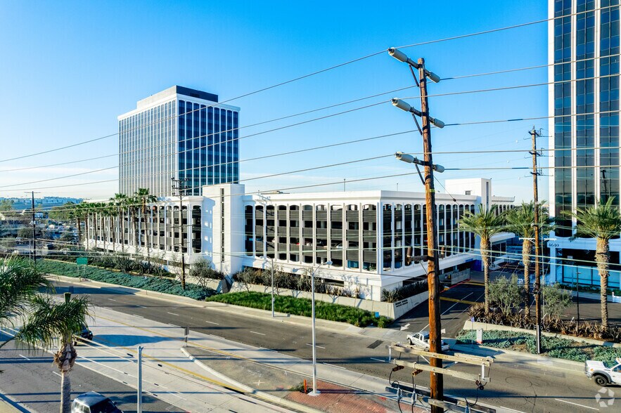 More Photos Of 4644 Admiralty Way, Marina Del Rey Parking Garage For Lease