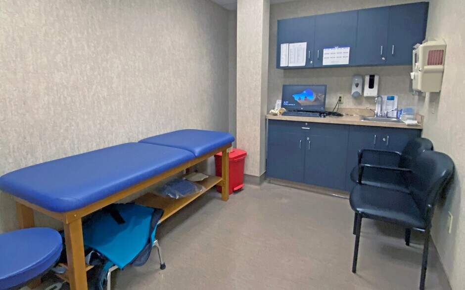 More Photos Of 450 Powers Ave, Harrisburg Medical For Lease