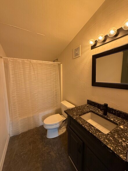 More Photos Of 1431 Anderson Rd, Montrose Warehouse For Lease