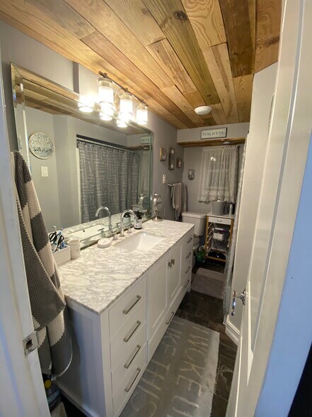 More Photos Of 8051 Ulmerton Rd, Largo Office For Sale