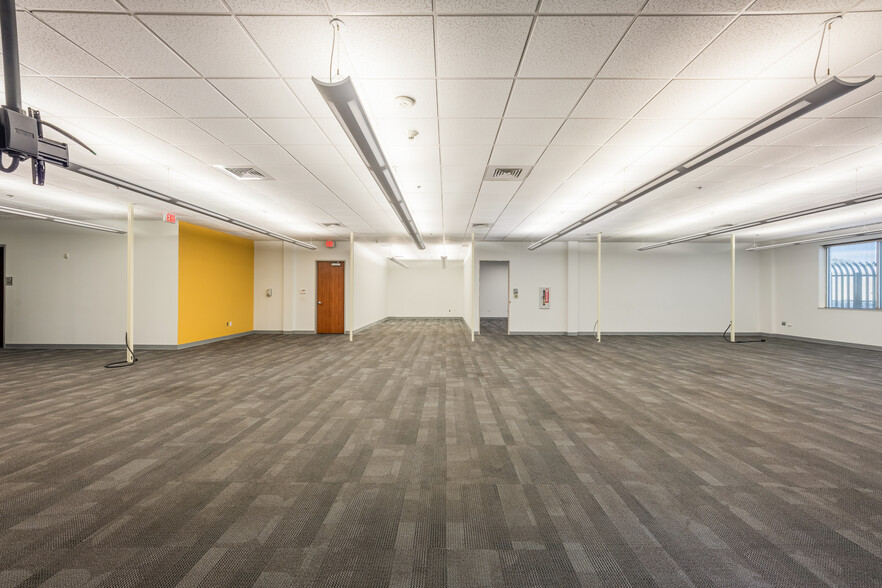 More Photos Of 5555 Northwest Pky, San Antonio Office For Lease