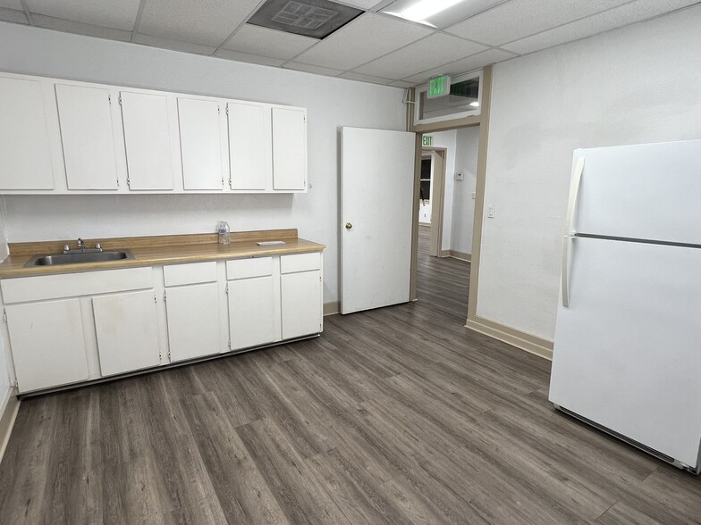 More Photos Of 925-927 E Colorado Blvd, Pasadena Storefront Retail Office For Lease