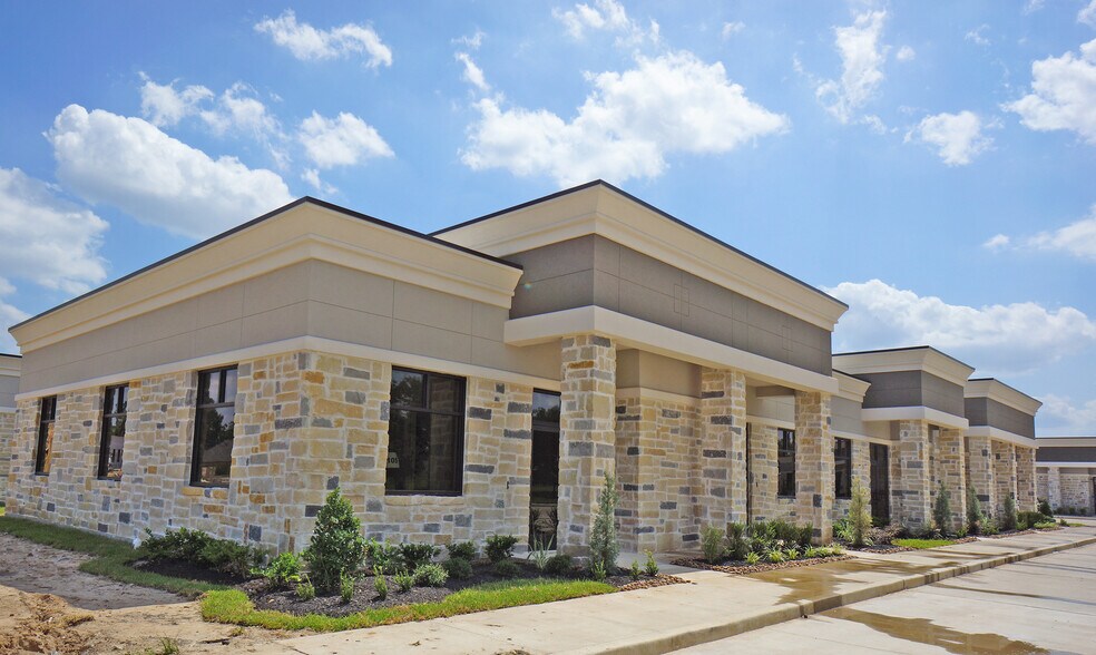 More Photos Of 633 E Fernhurst Dr, Katy Medical For Sale