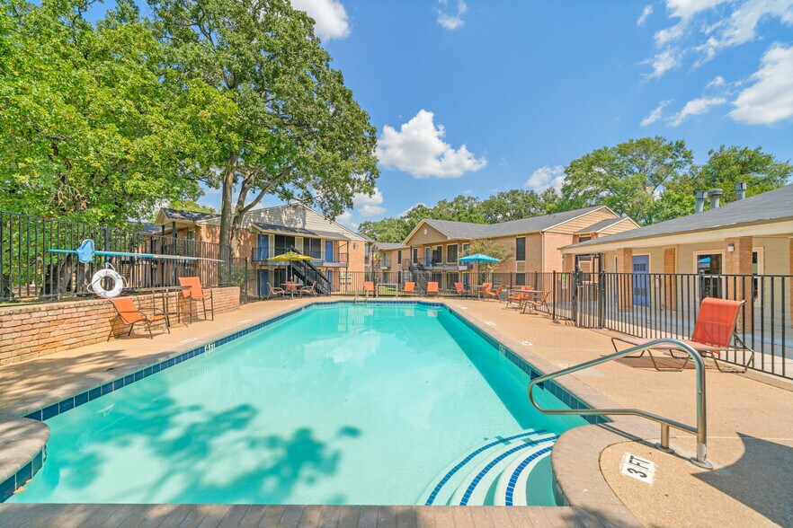 Primary Photo Of 3301 Providence Ave, Bryan Apartments For Sale