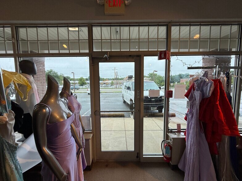 More Photos Of 37 Plaistow Rd, Plaistow Storefront For Lease