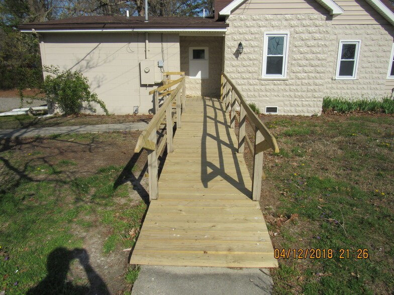 More Photos Of 2850 King William Ave, West Point Storefront Retail Office For Lease