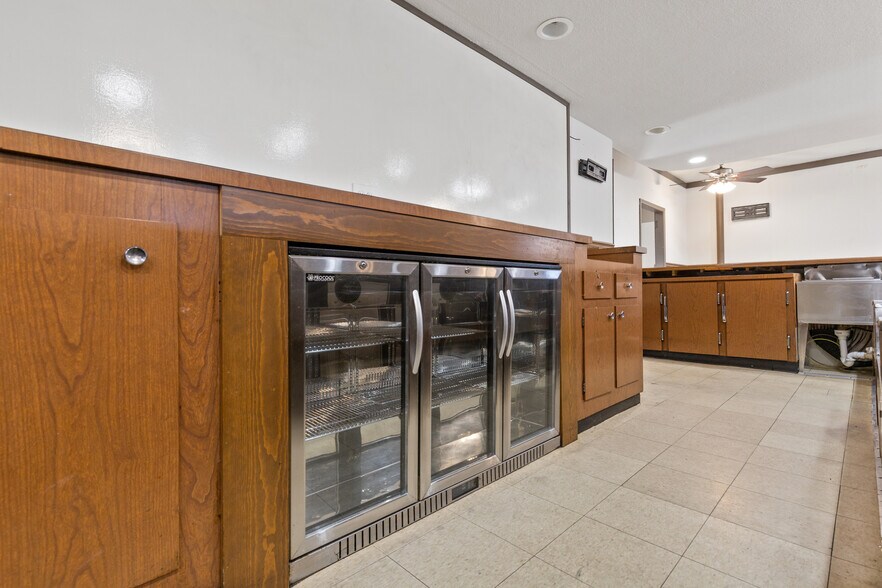 More Photos Of 2703 S Chicago Ave, South Milwaukee General Retail For Sale