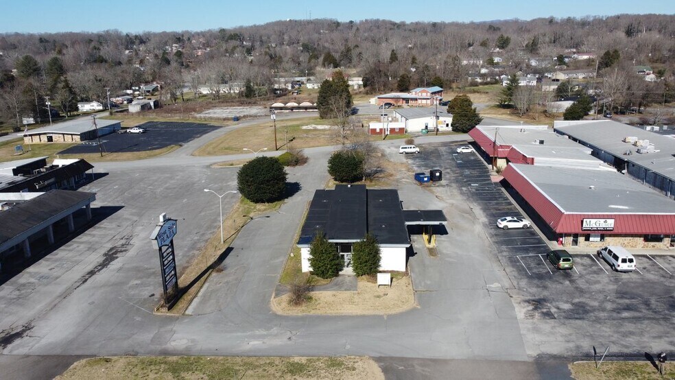 More Photos Of 1980 Oak Ridge Tpke, Oak Ridge Bank For Sale