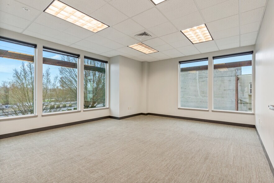 More Photos Of 201 Ferry St SE, Salem Office For Lease