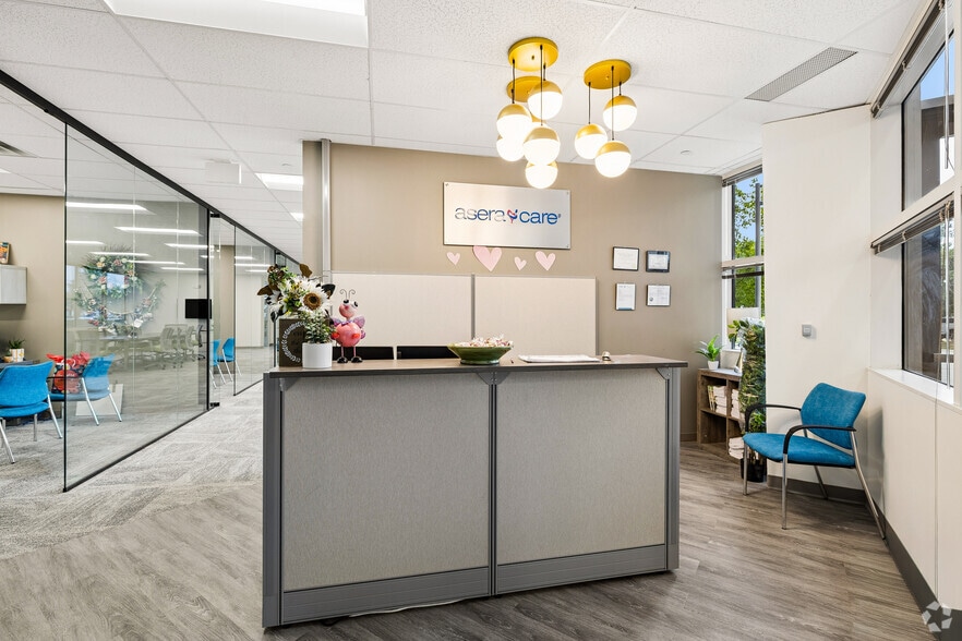 More Photos Of 8910 Purdue Rd, Indianapolis Office For Sale