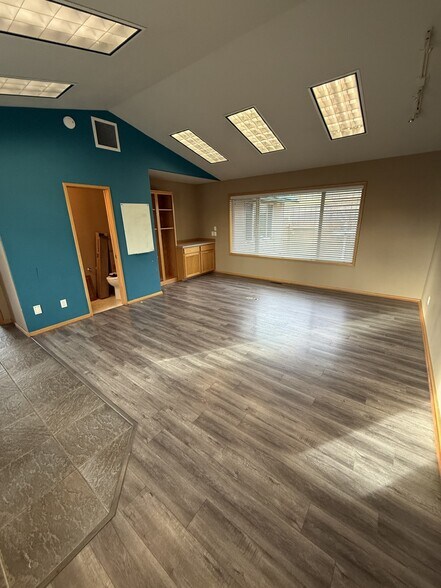 More Photos Of 917 SW Highland Ave, Redmond Office For Lease