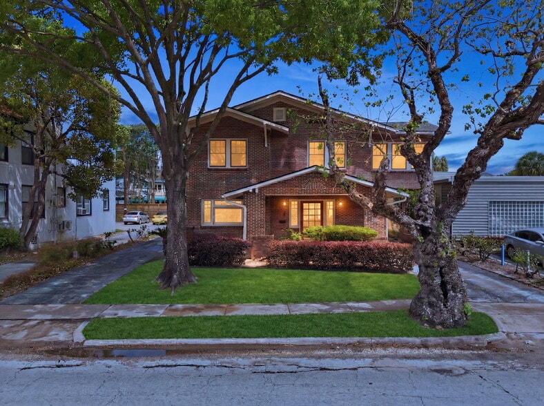 Primary Photo Of 626 W Alabama St, Houston Flex For Sale
