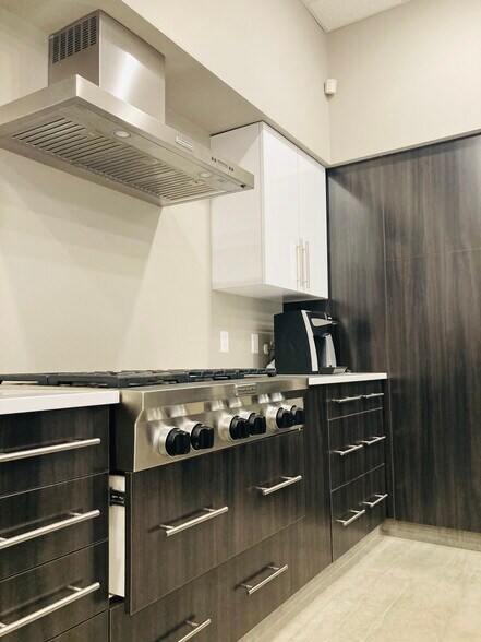 More Photos Of 18905 111 Av NW, Edmonton Flex For Sale